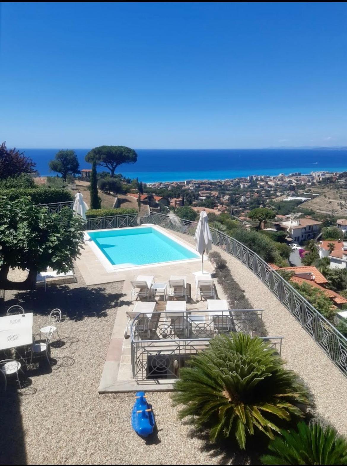 Villa Gaia - Luxury Villa, Pool & Wellness Rooms Bordighera Eksteriør bilde