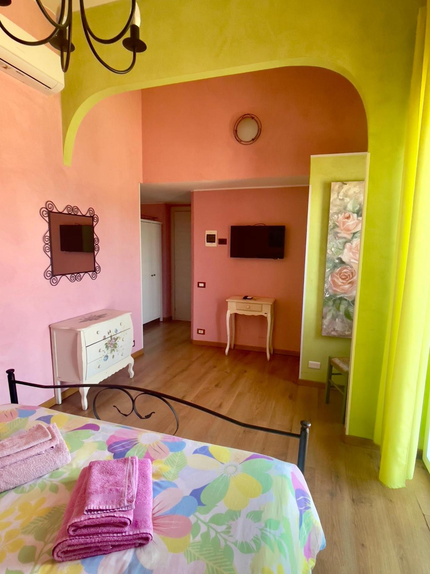 Villa Gaia - Luxury Villa, Pool & Wellness Rooms Bordighera Eksteriør bilde