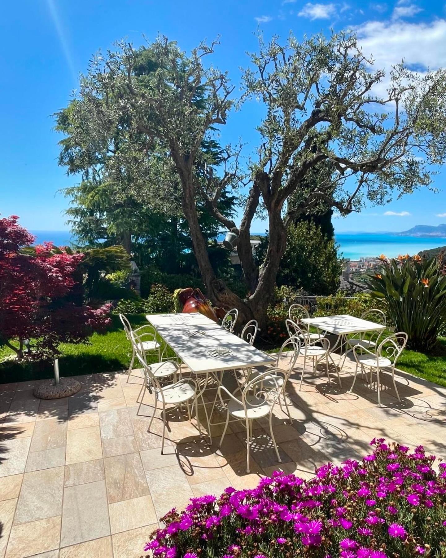 Villa Gaia - Luxury Villa, Pool & Wellness Rooms Bordighera Eksteriør bilde