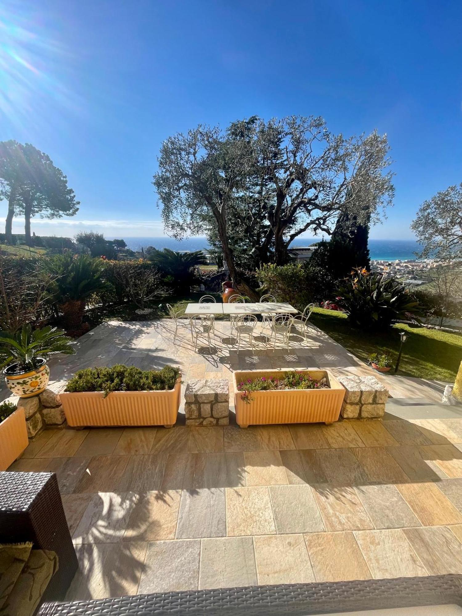 Villa Gaia - Luxury Villa, Pool & Wellness Rooms Bordighera Eksteriør bilde
